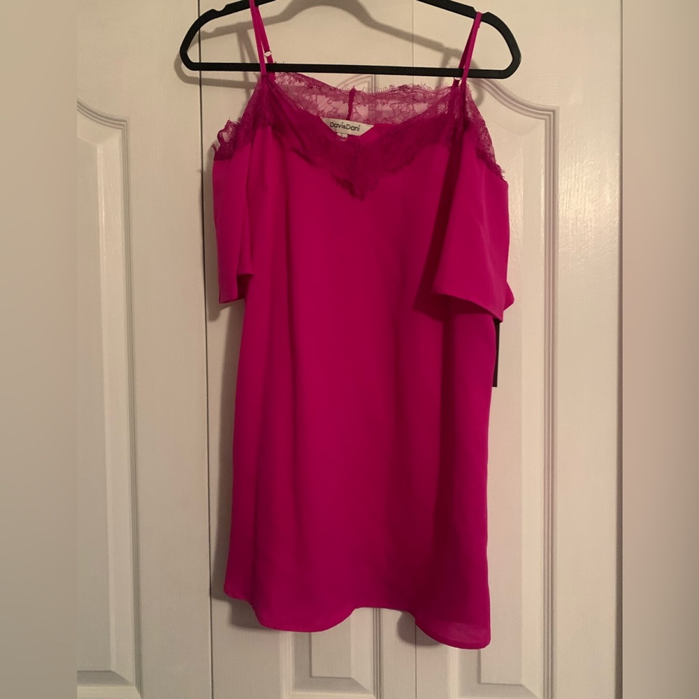 DAVI & DANI - pink top with lace trim - Size: L NWT